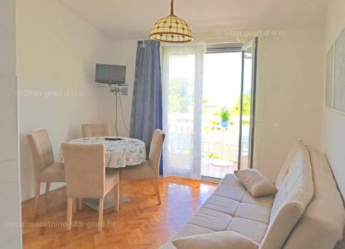 Malinska, apartmanház garázzsal és kilátással! Remek elhelyezkedés!