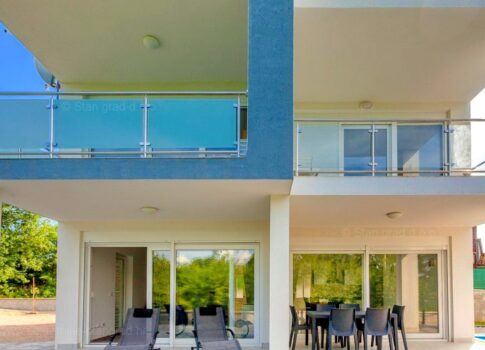 Malinska, kétszintes apartman medencével, csendes helyen!