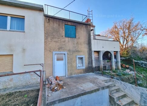 Vrbnik, kertes kőház csendes helyen!
