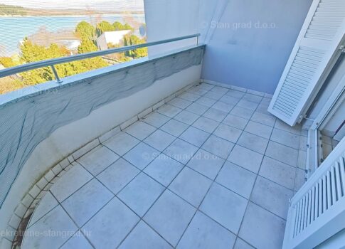 Uvala Soline, apartman a 2. emeleten a tenger közvetlen közelében!