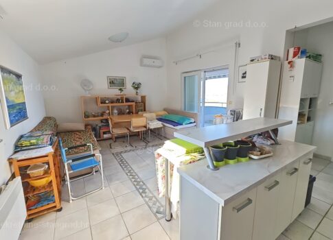 Uvala Soline, apartman a 2. emeleten a tenger közvetlen közelében!