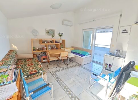 Uvala Soline, apartman a 2. emeleten a tenger közvetlen közelében!