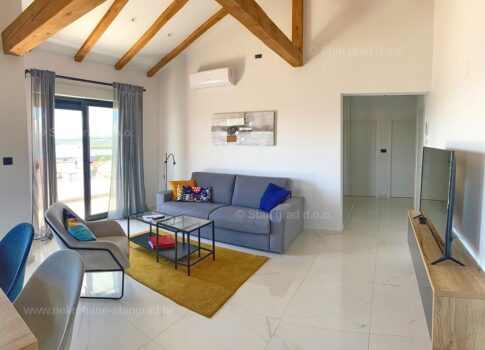 Punat, földszinti apartman kerttel, medencével és kilátással a tengerre!