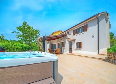 Dobrinj, környéke, felújított kőház csendes helyen!