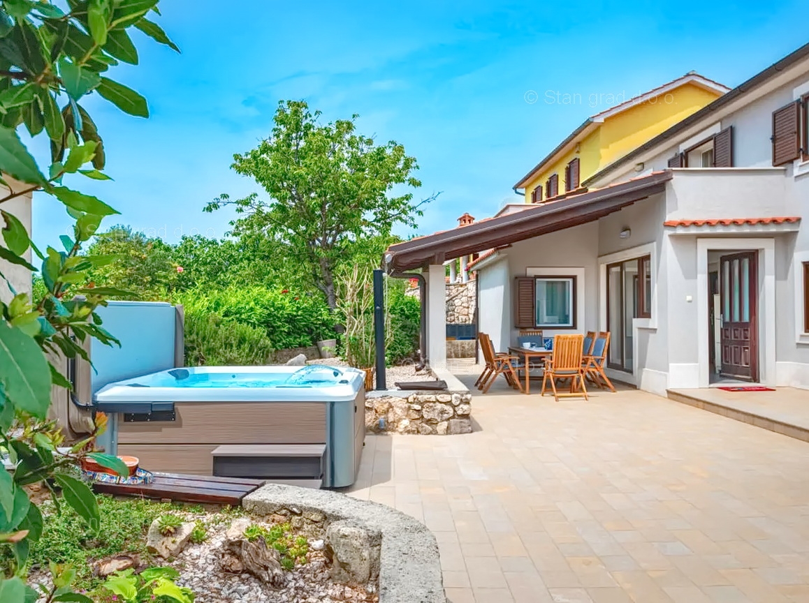 Dobrinj, környéke, felújított kőház csendes helyen!