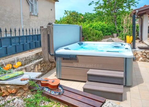 Dobrinj, környéke, felújított kőház csendes helyen!