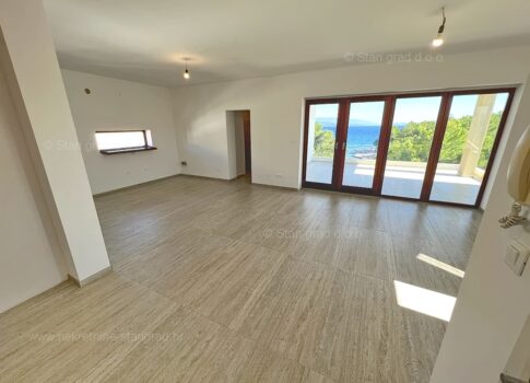 Krk, penthouse a tenger közvetlen közelében, panorámás kilátással!