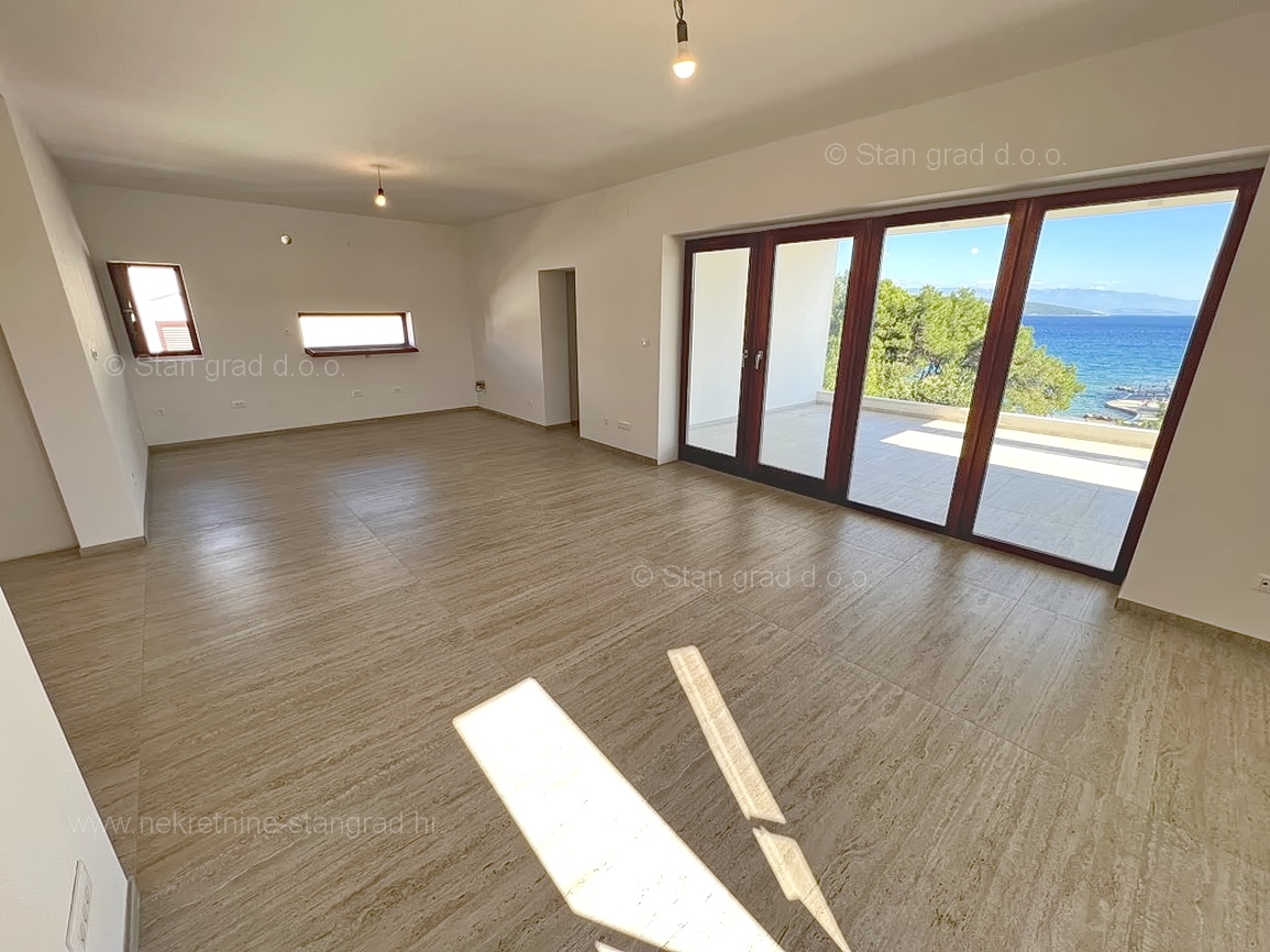 Krk, penthouse a tenger közvetlen közelében, panorámás kilátással!