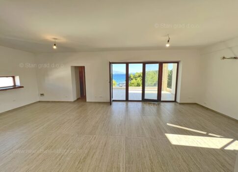 Krk, penthouse a tenger közvetlen közelében, panorámás kilátással!