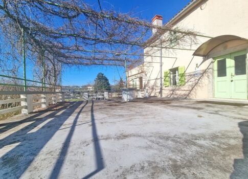 Krk, környéke, kőház csendes helyen!