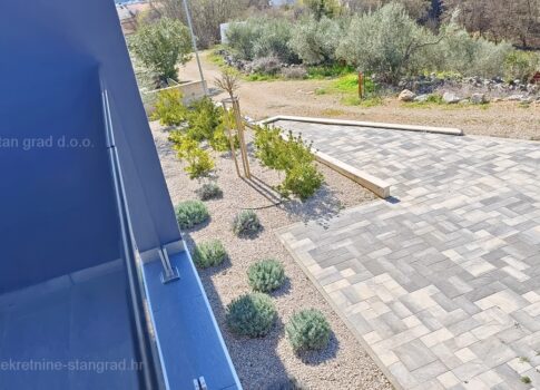 Krk, környéke, családi ház medencével és tengerre néző kilátással