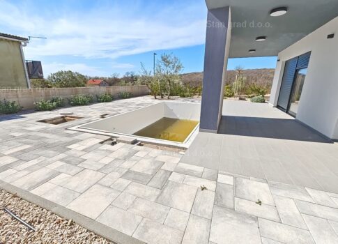 Krk, környéke, családi ház medencével és tengerre néző kilátással