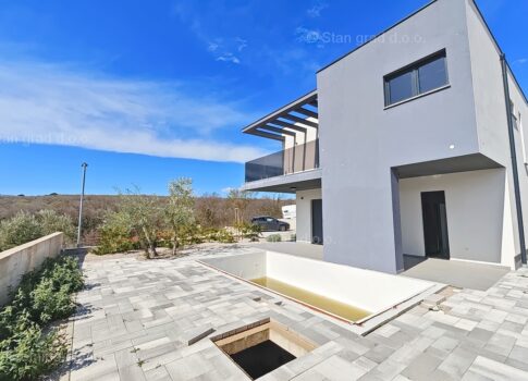 Krk, környéke, családi ház medencével és tengerre néző kilátással