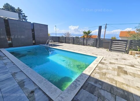 Njivice, exkluzív villa medencére és tengerre néző kilátással, 200 m-re a strandtól!