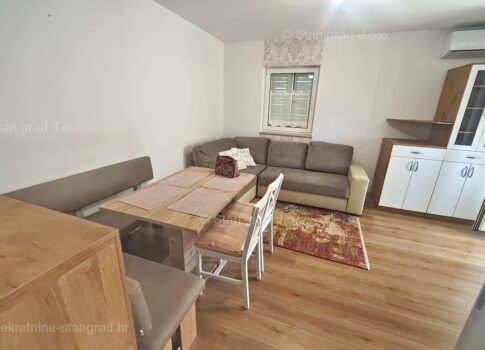 Malinska, nagyszerű egyszobás apartman a tenger közelében!