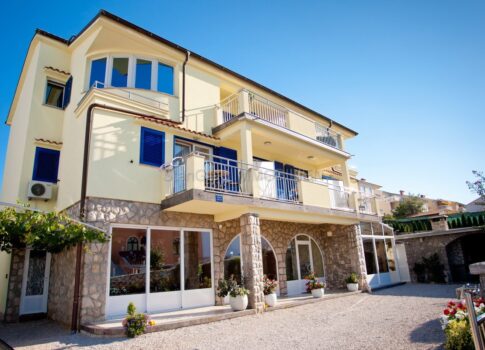 Malinska, 8 szobás ház, étteremmel