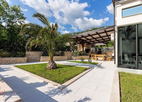 Crikvenica környéke, SZUPER-MODERN LUXUSVILLA, zöld környezetben