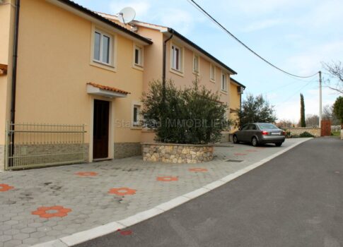 Sorház rész, 30 m2-es kerttel