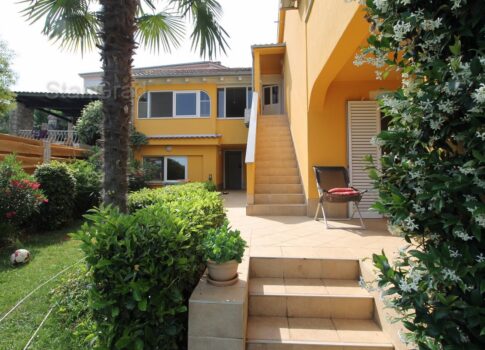 Malinska, szép ház, 80 m.-re a tengertől