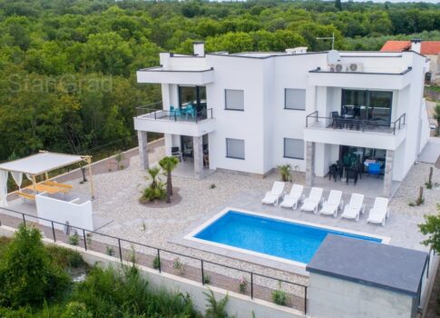 Krk környékén modern stílusú ház 4 lakóegységgel, gyönyörű kilátással a tengerre