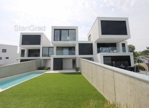 Malinska, modern luxusvilla medencével 200 m-re a tengertől