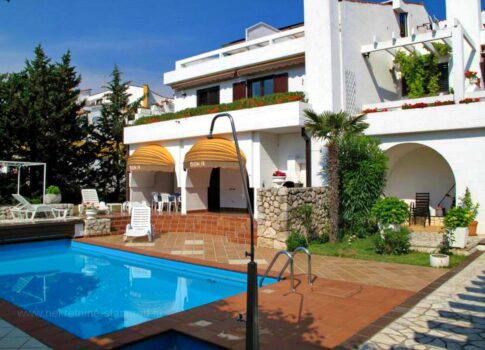 Punat, nagy ház medencével, 50 m-re a tengertől