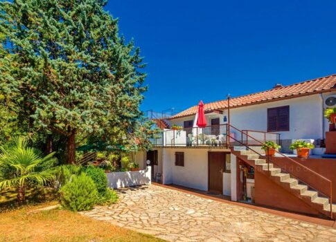 Dobrinj környéke, dupla kőház, 4 lakással és kilátással