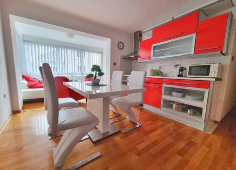 Malinska, bútorozott kétszintes lakás a központ közelében!