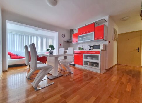 Malinska, bútorozott kétszintes lakás a központ közelében!