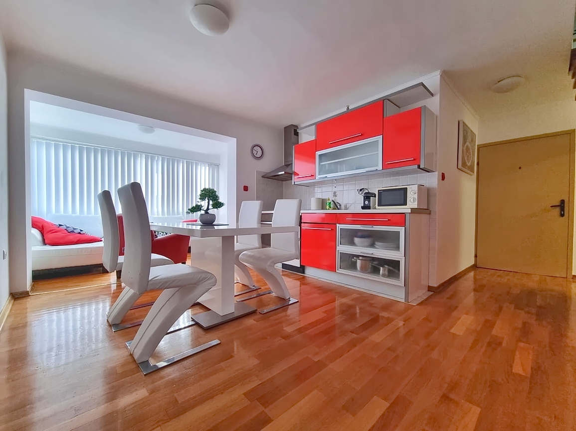 Malinska, bútorozott kétszintes lakás a központ közelében!