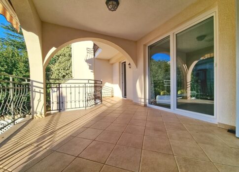 Malinska, két apartman terasszal és kerttel a tenger közelében!