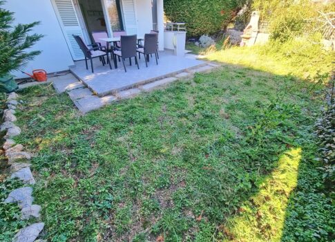 Baška, földszinti lakás nagy kerttel!