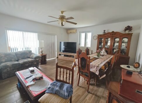 Krk, 9 lakóegységes apartmanház a tenger közelében!