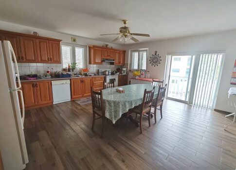 Krk, 9 lakóegységes apartmanház a tenger közelében!