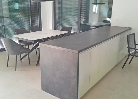 Malinska, új 2 szintes apartman medencével, 200 m-re a tengertől