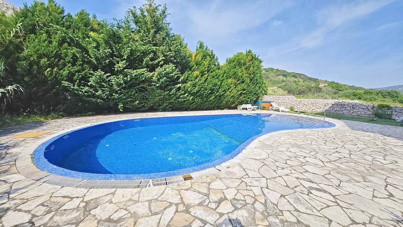 Baška, földszinti lakás csendes helyen!