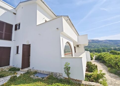 Baška, földszinti lakás csendes helyen!