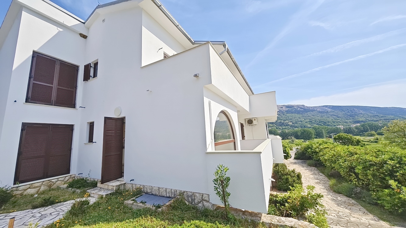 Baška, 1. emeleti lakás remek helyen, kilátással!