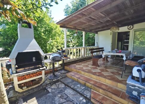 Vrbnik környéke, kertes ikerház jó helyen!