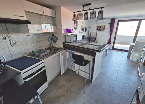 Malinska, duplex lakás a központ és a tenger közelében! Remek elhelyezkedés!