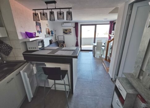 Malinska, duplex lakás a központ és a tenger közelében! Remek elhelyezkedés!