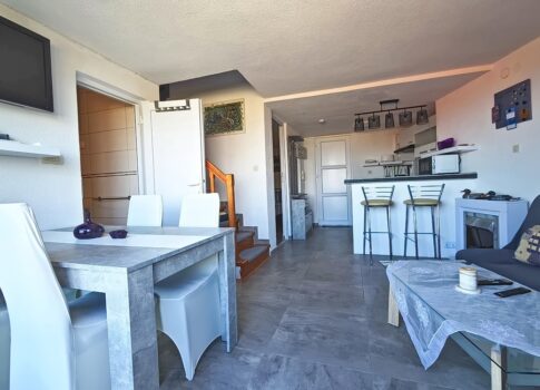 Malinska, duplex lakás a központ és a tenger közelében! Remek elhelyezkedés!