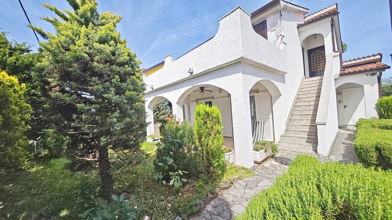 Krk környéki, 5 lakásos ház csendes helyen!