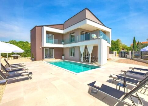 Vrbnik környéke, modern luxus ház medencével és kerttel!
