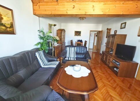 Malinska, ikerház 3 lakóegységgel és kerttel!