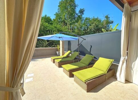 Dobrinj, gyönyörű villa medencével és tágas kerttel!