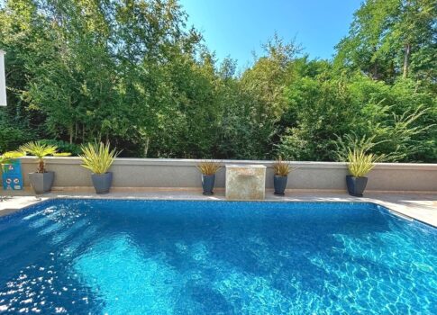 Dobrinj, gyönyörű villa medencével és tágas kerttel!