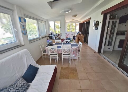 Punat, tágas, három hálószobás, kertes apartman!