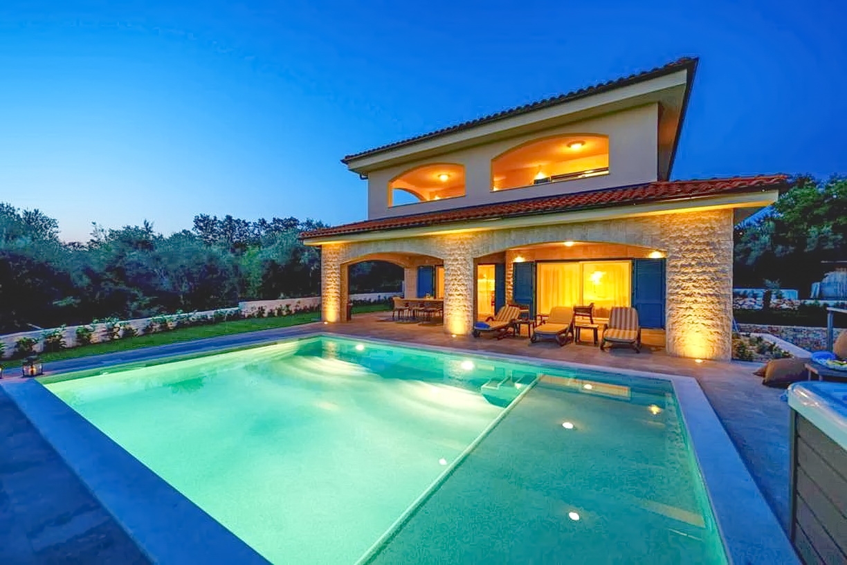 Malinska, luxus mediterrán villa medencével és tengerre néző kilátással!