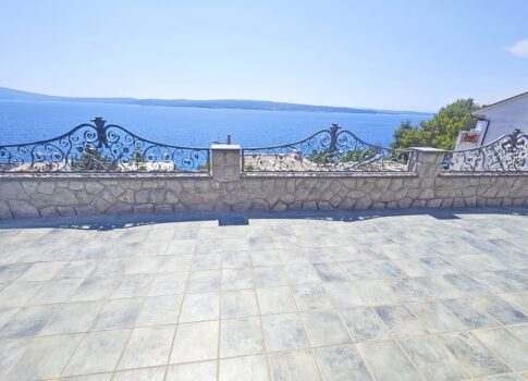 Crikvenica, 4 lakóegységgel rendelkező különálló villa, a tenger közelében!